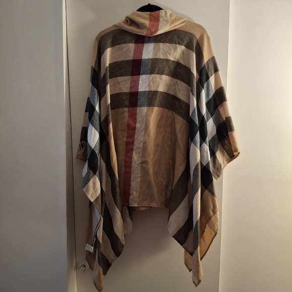 Jordaren Women's Stylish Plaid Poncho - Picture 2 of 8